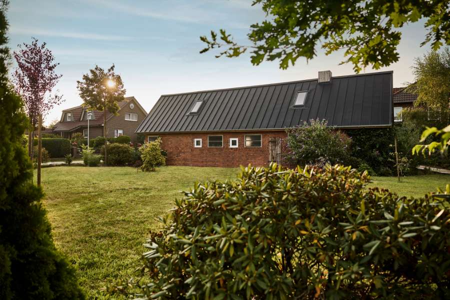 Steel roofing future-proofs this Gallows Hill residence, Galgenberg 21, 29356 Bröckel, Germany